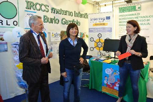 Debora Serracchiani (Presidente Regione Friuli Venezia Giulia) visita il gazebo dell'ospedale Burlo Garofolo presso il Villaggio Barcolana - Trieste 07/10/2017